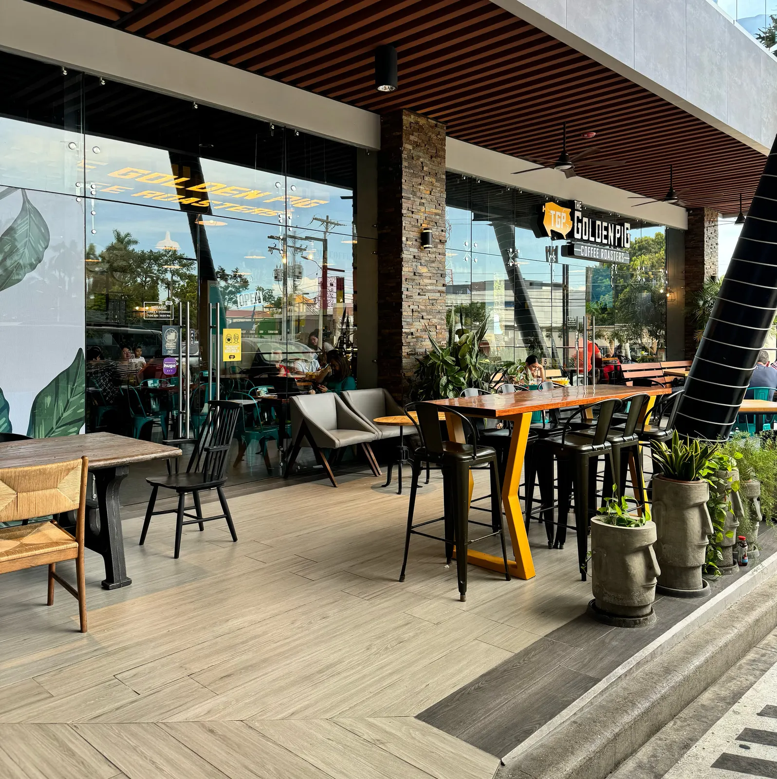 The Golden Pig Coffee Roasters • Paseo Próceres in San Pedro Sula, Honduras